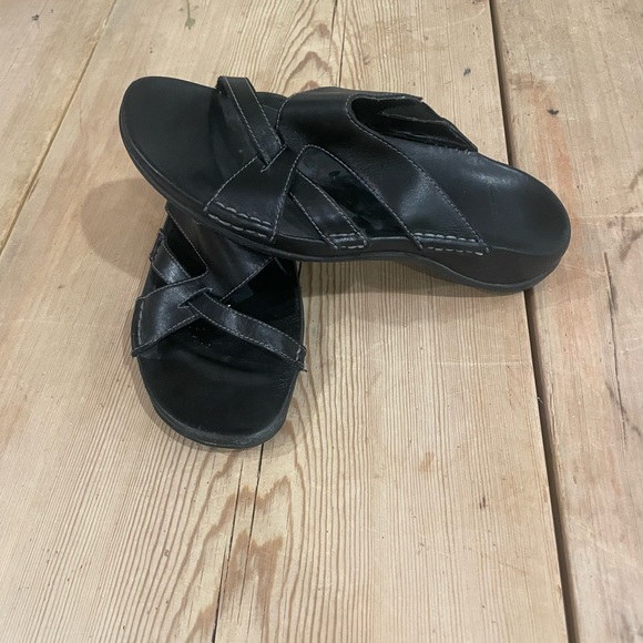 Black Leather Slide Sandals Clark’s size 6.5 - Picture 2 of 5